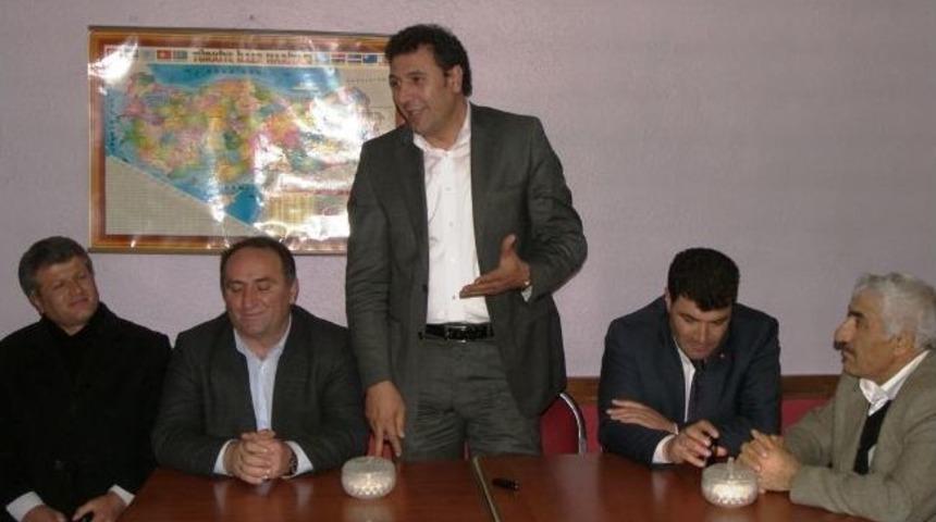 Başkan İşleyen K&ouml;ylerde B&uuml;y&uuml;kşehir Yasasını Anlattı