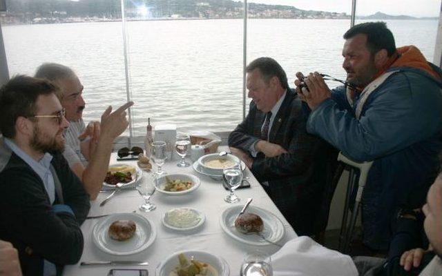 Dalkılıç, Usta Yönetmen Altıoklar’ın Kanatları Altında