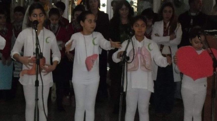 &Uuml;lkem Koleji &Ouml;ğrencileri Yeşilay Haftasını Kutladı