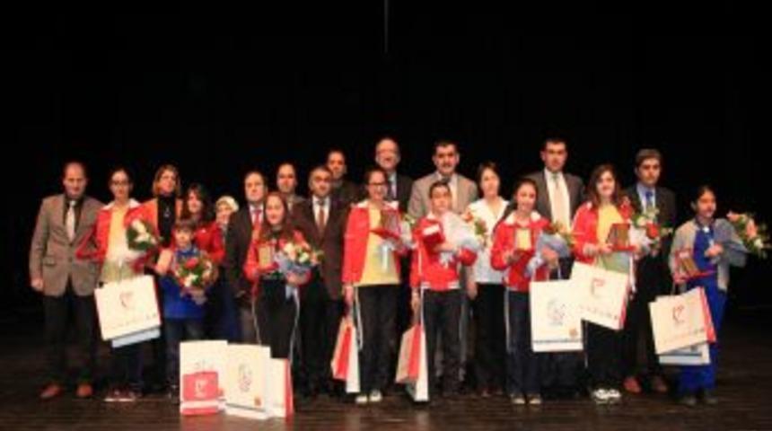 Resimler, 'engelsiz Bir D&uuml;nya' I&ccedil;in &Ccedil;izildi