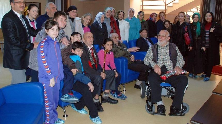 Şahikalı Bayan Velilerden Huzurevi Ziyareti