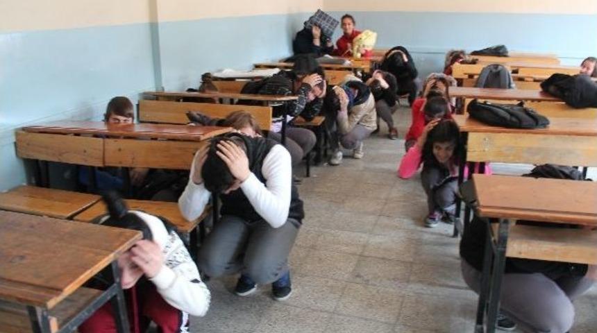 Sakaryalı &Ouml;ğrenciler Depreme Karşı Hazırlanıyor