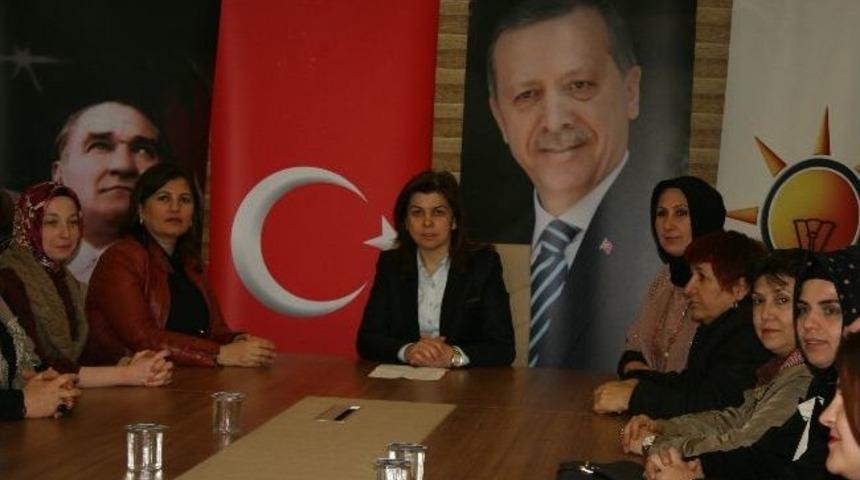 Ak Parti D&uuml;zce İl Kadın Kolları Başkanı G&uuml;nal 8 Mart D&uuml;nya Kadınlar G&uuml;n&uuml;n&uuml; Kutladı