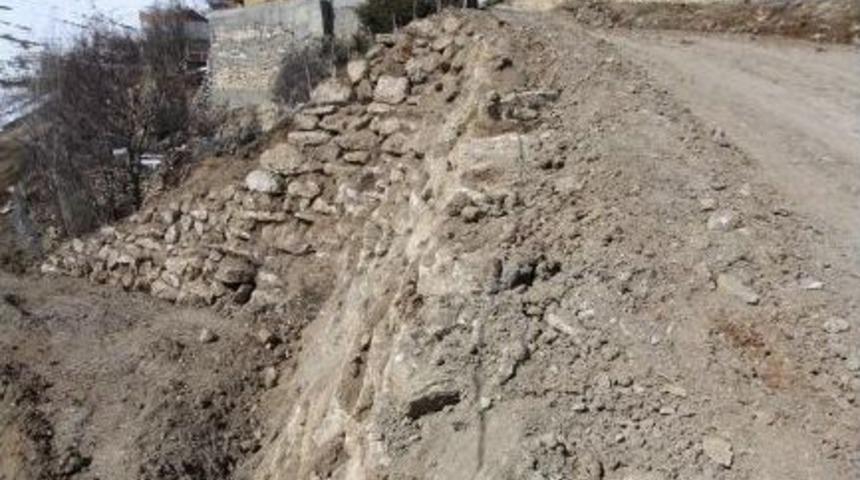 Bir Haftada Duvar Yapımı Tamamlandı