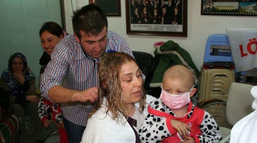 Kadınlar G&uuml;n&uuml;'nde L&ouml;semili &Ccedil;ocukların Annelerinin Sa&ccedil;ını Yaptılar