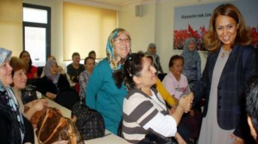 On Bir Yılda Okula Gitmeyen Kız &Ccedil;ocuğu Sayısı 873 Binden 56 Bine D&uuml;şt&uuml;