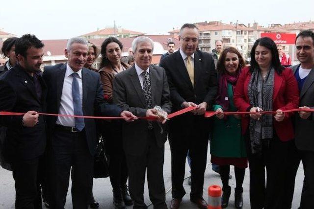 Bozbey’den “kadınlar El Ele” Kermesine Menekşeli Destek