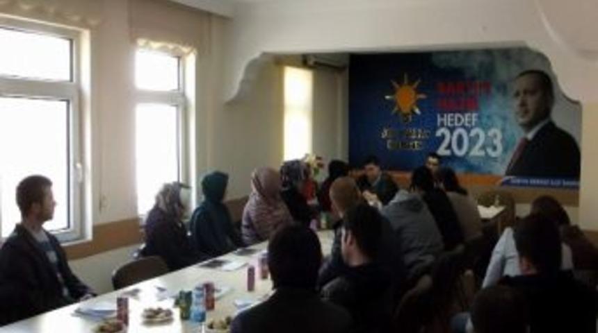 Ak Gen&ccedil;lik &Uuml;niversite &Ouml;ğrencileri İle Birlikte