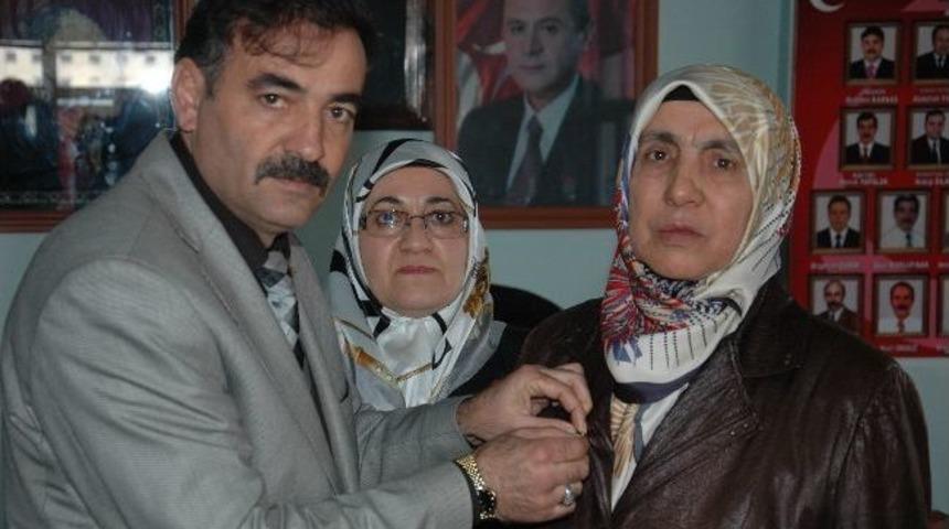 Mhp Elbistan'da Yılın Kadınına Altın Hediye Etti