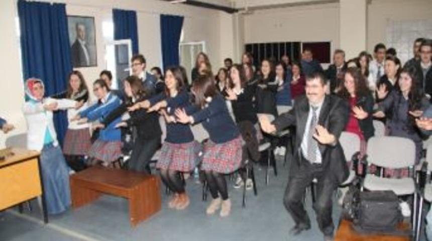 Lise Öğrencilerine, 'duruş Bozuklukluğu' Anlatıldı