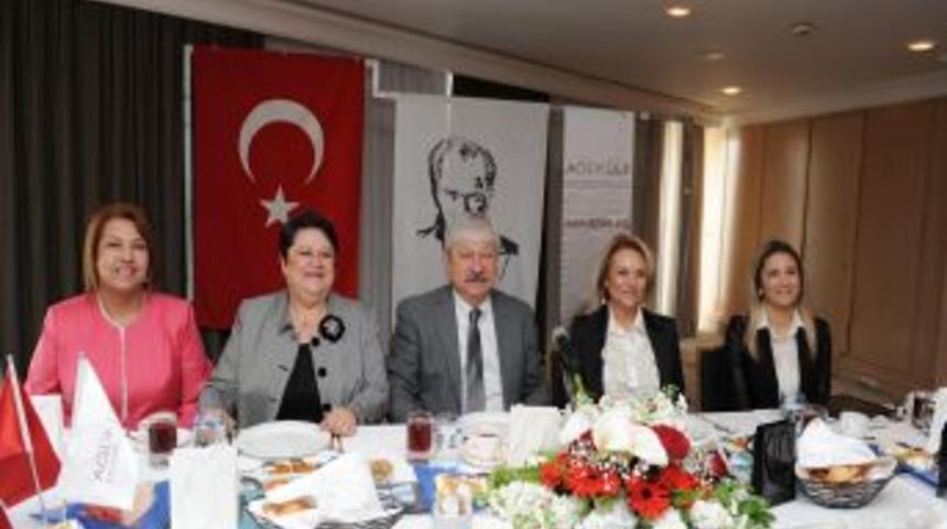 Antalya'da Yoksul Kadınlara Kredi Kartı Verilecek