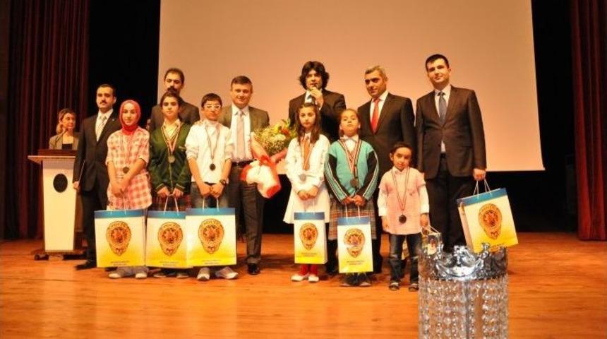 Batman'da İstiklal Marşı'nı En G&uuml;zel Okuma Coşkusu