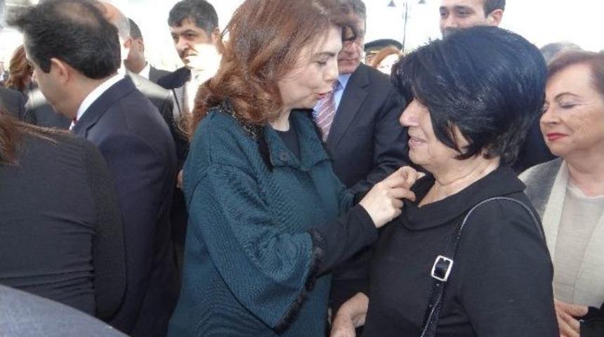 Akar Ve Işıkara'ya 'g&ouml;n&uuml;l El&ccedil;isi' Rozeti