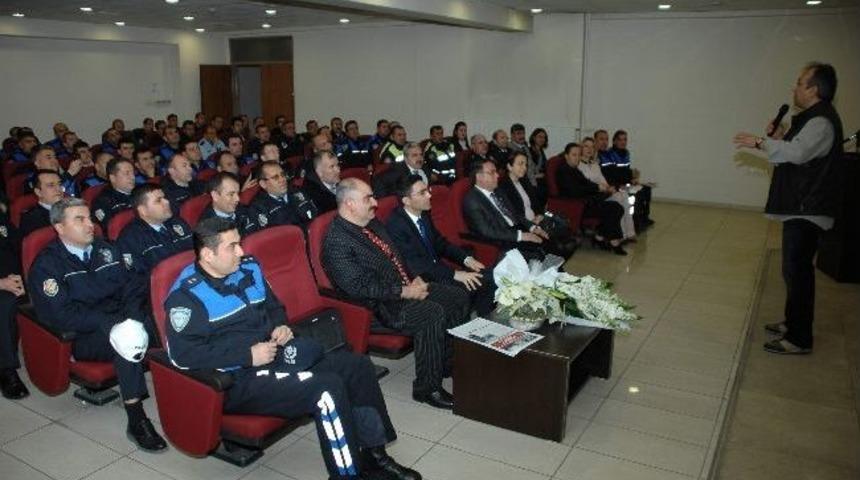 Gazeteci-yazar Talipoğlu &ldquo;polis Halk, Medya İlişkileri&rdquo; Konulu S&ouml;yleşi Sundu