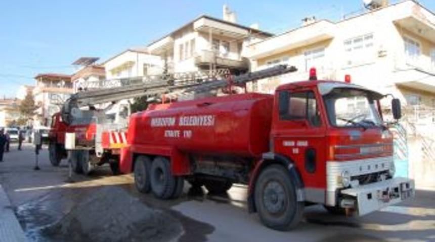 İki G&uuml;n &Ouml;nce Servisten Gelen Buzdolabı Patladı, Ev Kullanılamaz Hale Geldi