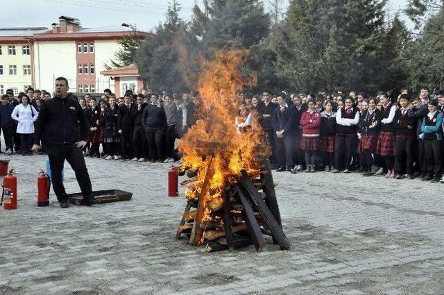 Akşehir Anadolu Lisesi'nde Deprem Ve Yangın Tatbikatı