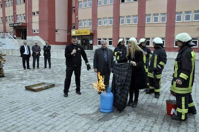 Akşehir Anadolu Lisesi'nde Deprem Ve Yangın Tatbikatı