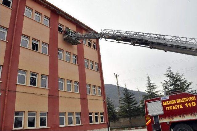 Akşehir Anadolu Lisesi'nde Deprem Ve Yangın Tatbikatı