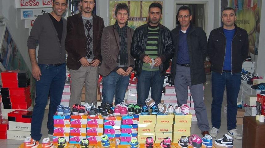 Sahneledikleri 'Ağır Y&uuml;k' Adlı Oyunla &Ccedil;ocukların Y&uuml;k&uuml;n&uuml; Hafiflettiler