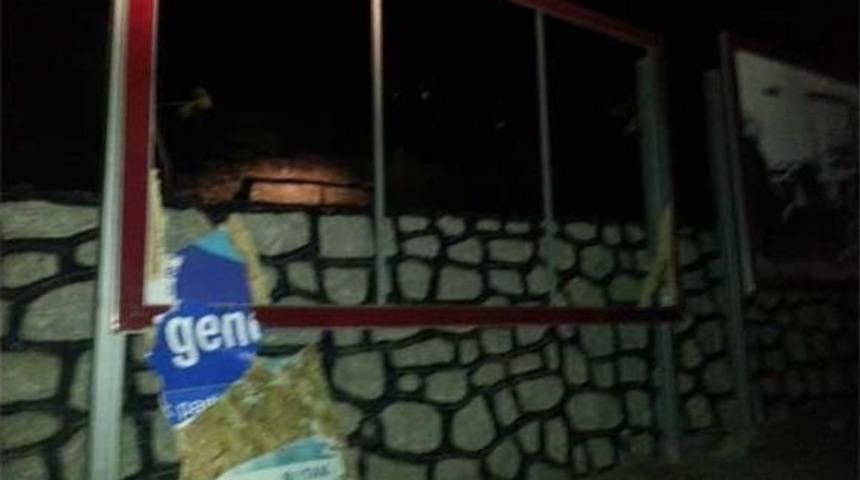 Şırnak&rsquo;taki Billboardlara &Ccedil;irkin Saldırı