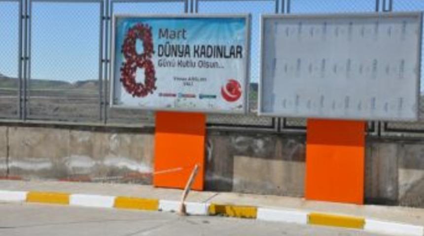 Valilik, 8 Mart D&uuml;nya Kadınlar G&uuml;n&uuml;&rsquo;n&uuml; Billboardlarla Kutladı