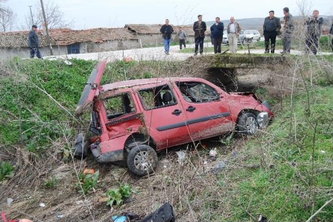 Malkara&rsquo; Da Trafik Kazası; 1 &Ouml;l&uuml; 3' &Uuml; &Ccedil;ocuk 5 Ağır Yaralı