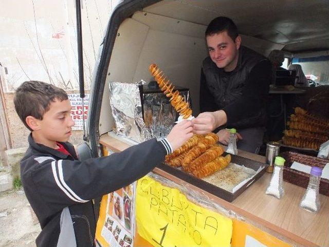 Anneden Oğluna İş Desteği