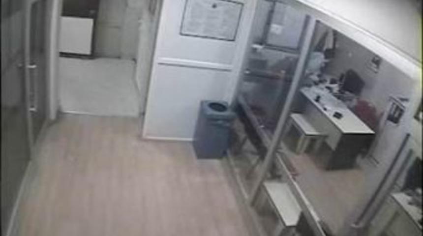 Cep Telefonu Hırsızları G&uuml;venlik Kamerasına Yakalandı