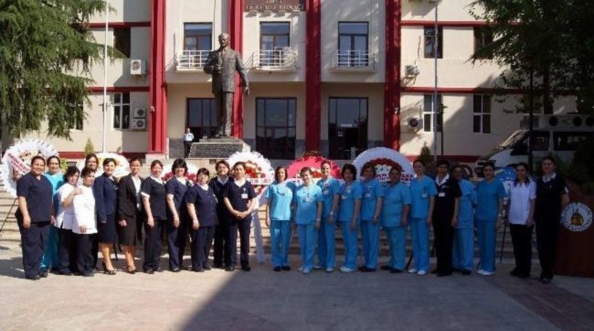 Sağlıkta Kadın &Ccedil;alışanların Sorunları Araştırıldı