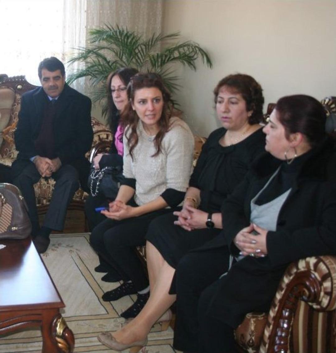 Merkez Mahallesi Muhtarı Besra Ulu&ccedil;ay Başkan Nevzat Bozkuş&rsquo;u Mahalle Sakinleriyle Evinde Ağırladı