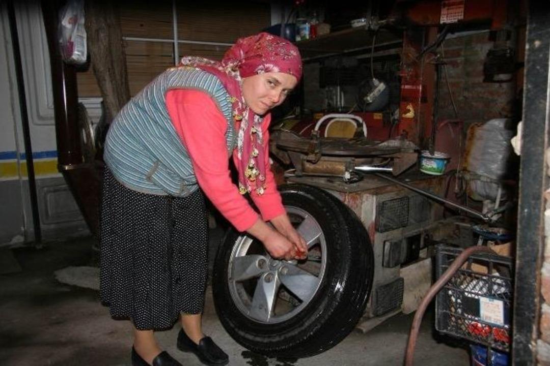 Elinin Hamuruyla 17 Yıldır Lastik&ccedil;ilik Yapıyor...