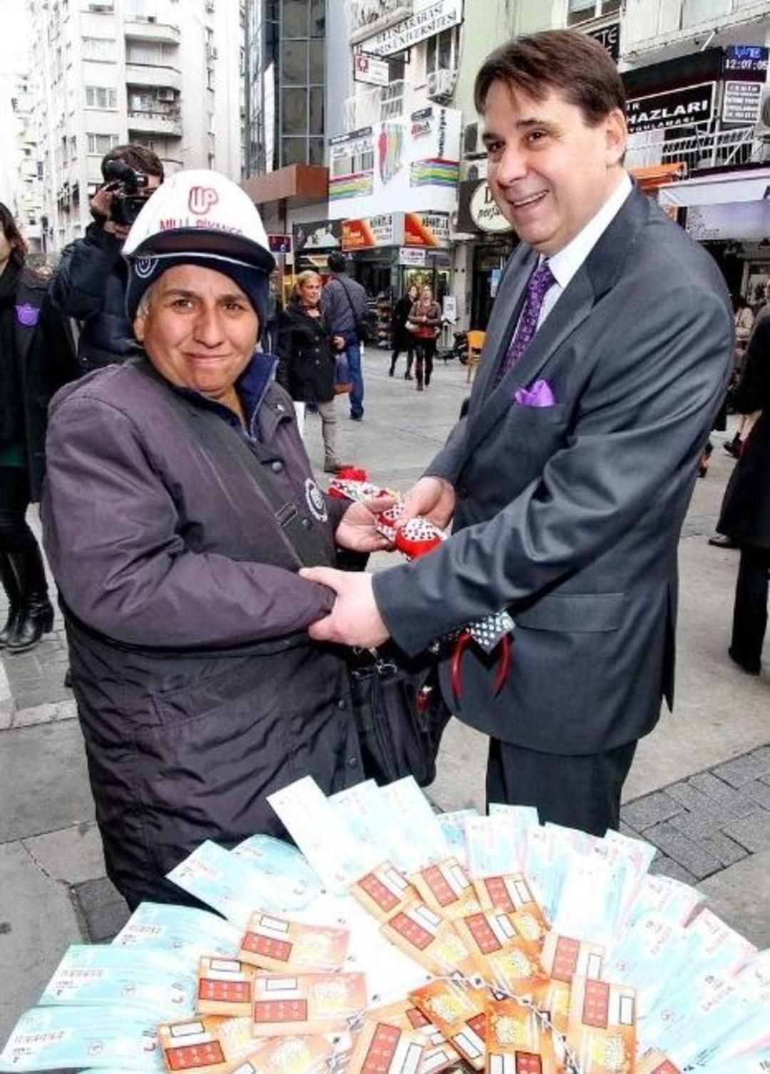 Alsancak&rsquo;ta Karanfil Kokusu