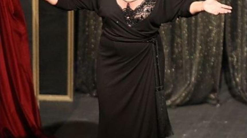 Konak'ta Kadınlar &lsquo;aşk&rsquo; Dedi