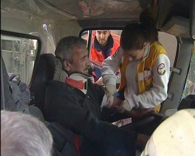 Zincirleme kazada &ccedil;&ouml;p kamyonu s&uuml;r&uuml;c&uuml;s&uuml; can pazarı yaşadı 1