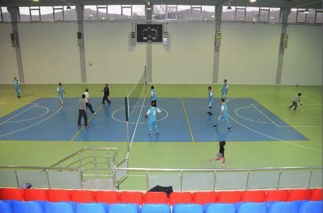 Trafik Polisleri İle Öğretmenler Voleybol Maçı Yaptı