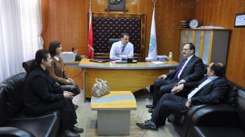 Hastanede G&uuml;l Dağıttılar