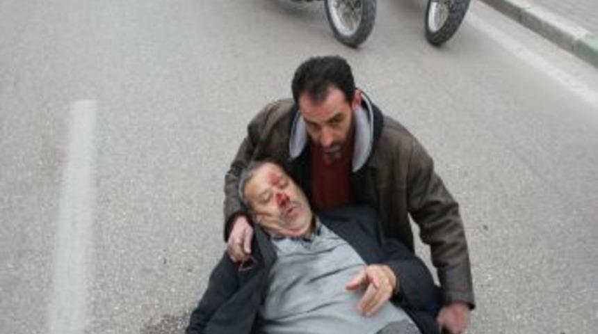 Yaralı Yerde Ambulans Bekledi, Polis Bilgi Almaya &Ccedil;alıştı