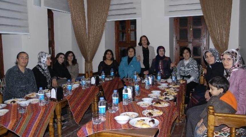 8 Mart D&uuml;nya Kadınlar G&uuml;n&uuml;