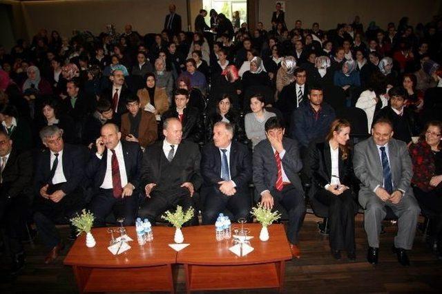 İstiklal Marşı'nı Yaşayarak Okudular