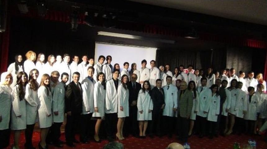Diş Hekimi Adayları Beyaz Önlüklerini Giydi