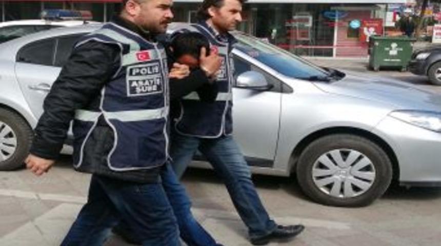 &Ccedil;alıntı Aracı Boş Arazide Par&ccedil;alarken Polise Yakalandılar