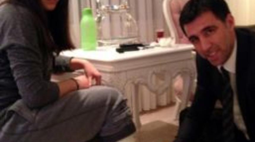 Hakan Şükür'den Kızına Alçı İmzası