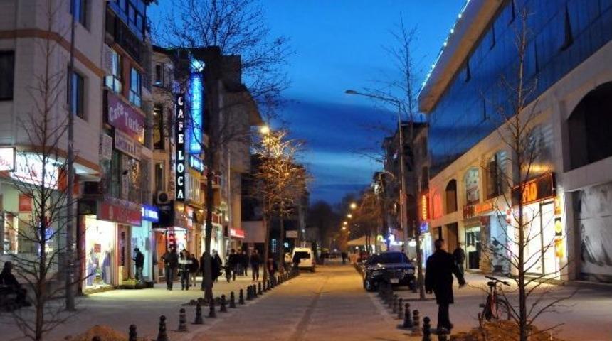 Gazipaşa Caddesi'ne &Ouml;zel Aydınlatma