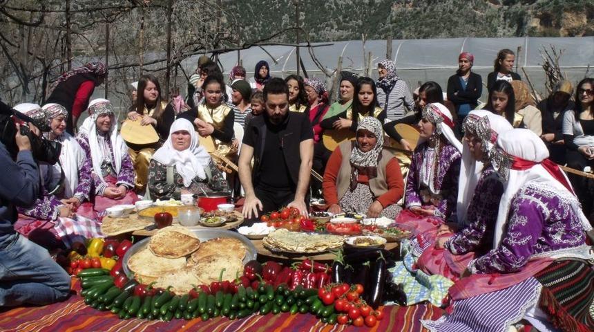 Demre 'Davetsiz Misafir'i' Ağırladı