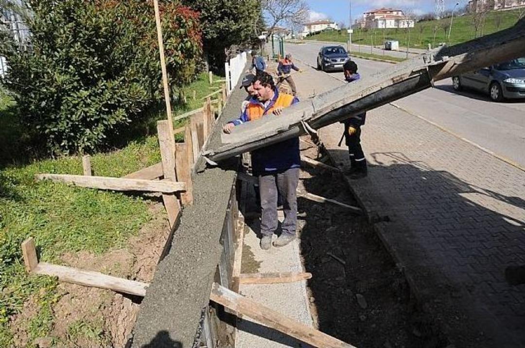 Başiskele&rsquo;de Cadde Ve Sokaklar Estetik G&ouml;r&uuml;n&uuml;me Kavuşuyor