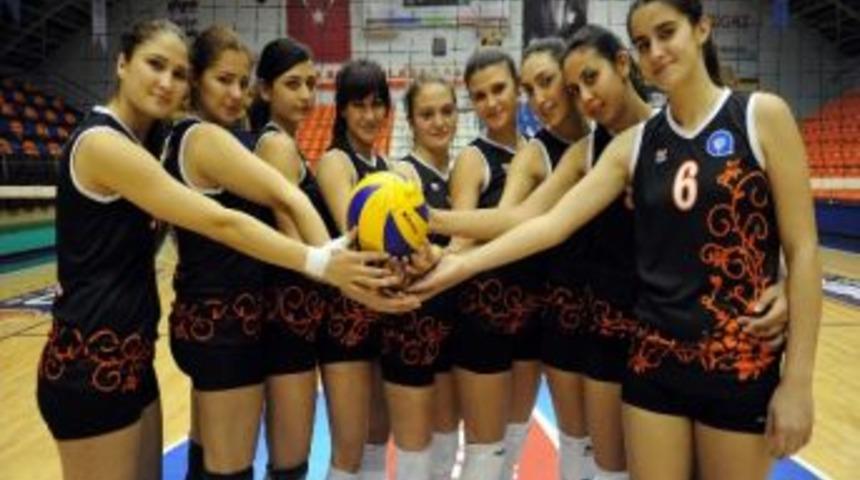 B&uuml;y&uuml;kşehirli Voleybolcuların Play-off M&uuml;cadelesi Devam Ediyor