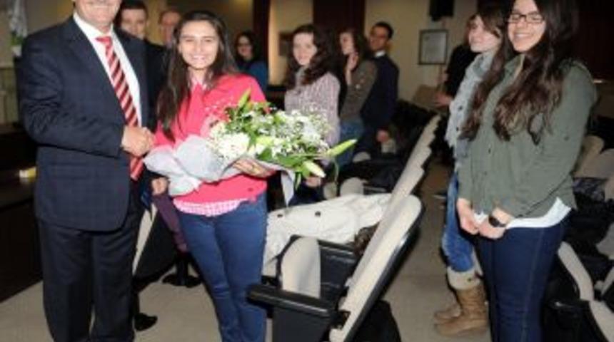 Başkan D&uuml;ndar, Rus&ccedil;uk&rsquo;tan Gelen &Ouml;ğrencileri Ağırladı