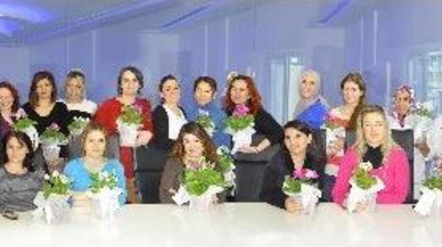 Bursagaz&rsquo;dan Kadın &Ccedil;alışanlarına &Ccedil;i&ccedil;ekli Jest