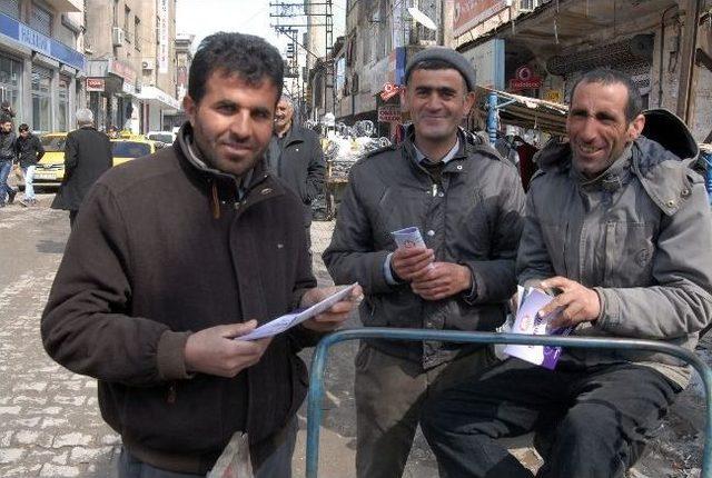 Hakkari Barosu Bilinçlendirme Kitapçığı Dağıttı