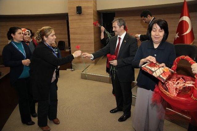 Şaahinbey Belediye Başkanı Mehmet Tahmazoğlu Kadınlar Gününü Kutladı